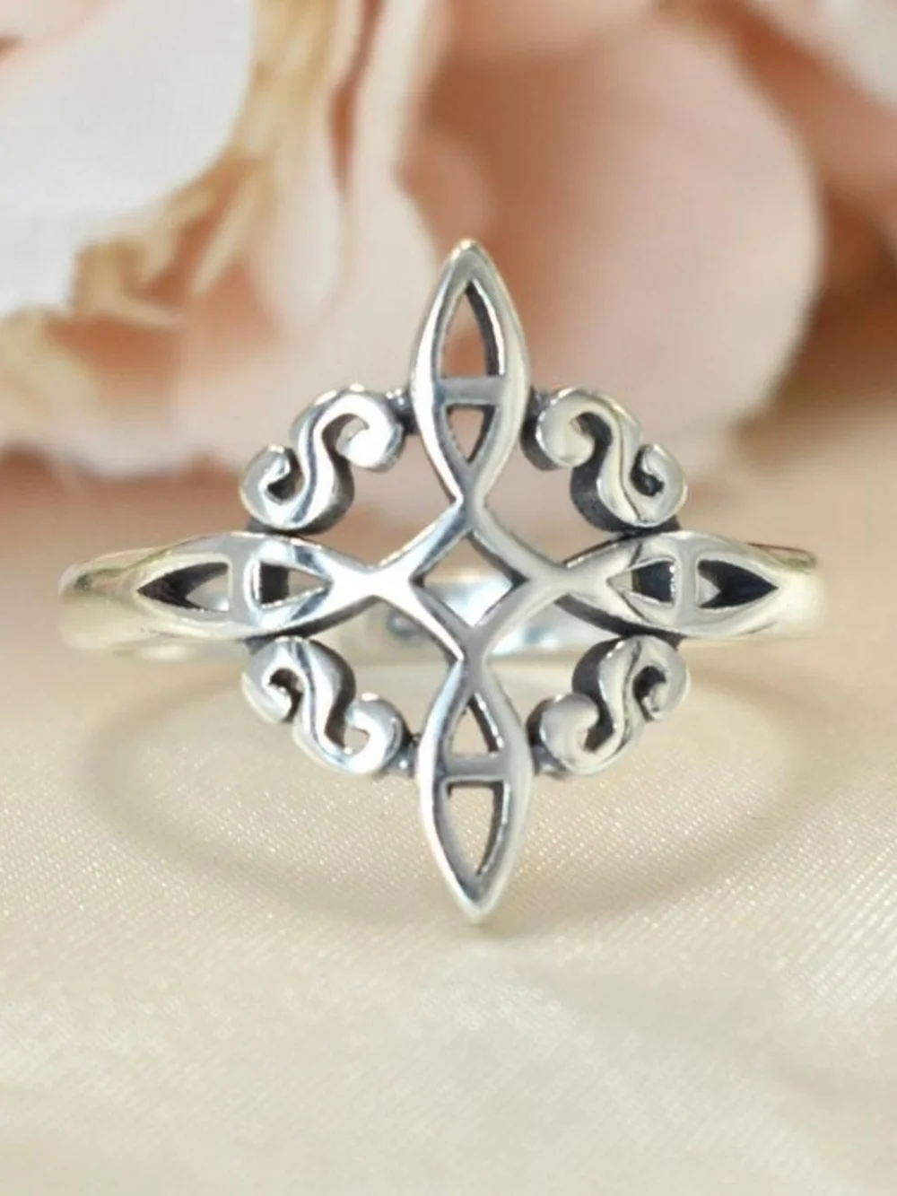 Delicate Floral Openwork Ring in Silver Tone